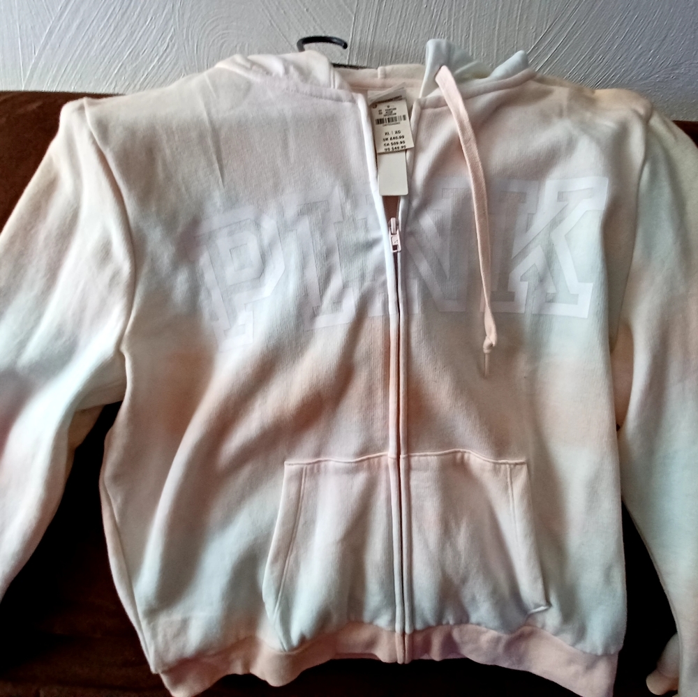 Victoria Secret hoodie NWT!!! SIZE XL